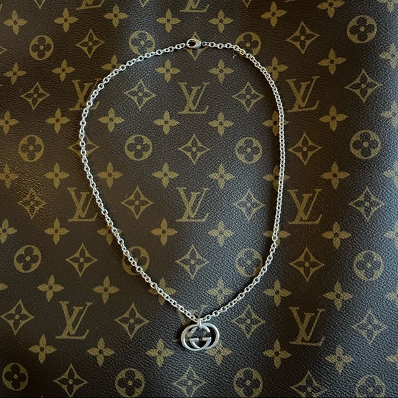 Gucci 925 Sterling Silver “GG” Logo Pendant Interlocking Chain Necklace - Picture 5 of 12